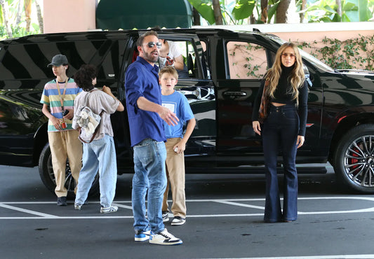 Jennifer Lopez and Ben Affleck seen kissing, holding hands during brunch with kids amid divorce! 👀✨